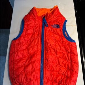 The North Face Kids 2T orange Thermoball Puffer Vest
